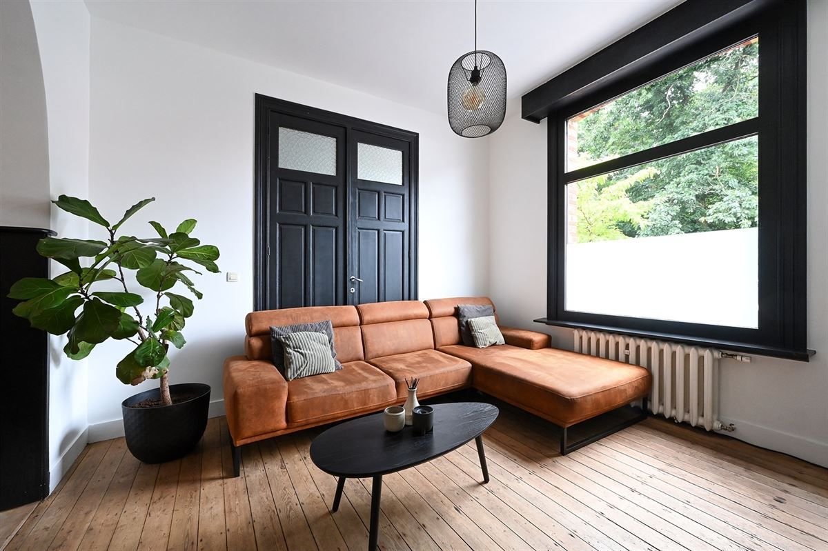 Gerenoveerde woning met leuke authentieke elementen foto 2