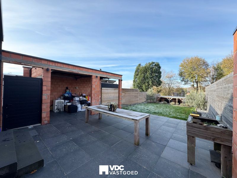 Halfopen bebouwing – gerenoveerd & bijgebouwd in 2020 – EPC B – 3 slpks – prachtige tuin – 183 m² woonopp. foto 14