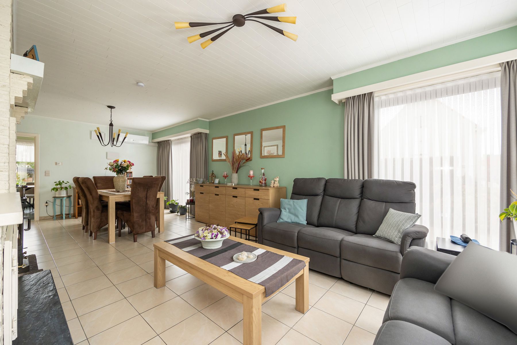 Ruime woning met 4 slks en 2 bdks op 886 m² foto 4