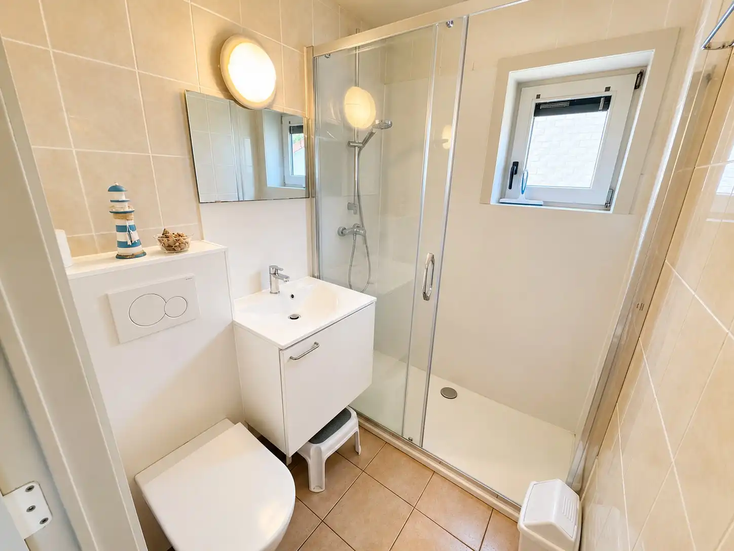 Bemeubelde visserswoning met tuin gelegen in Holiday Village te De Haan. foto 6