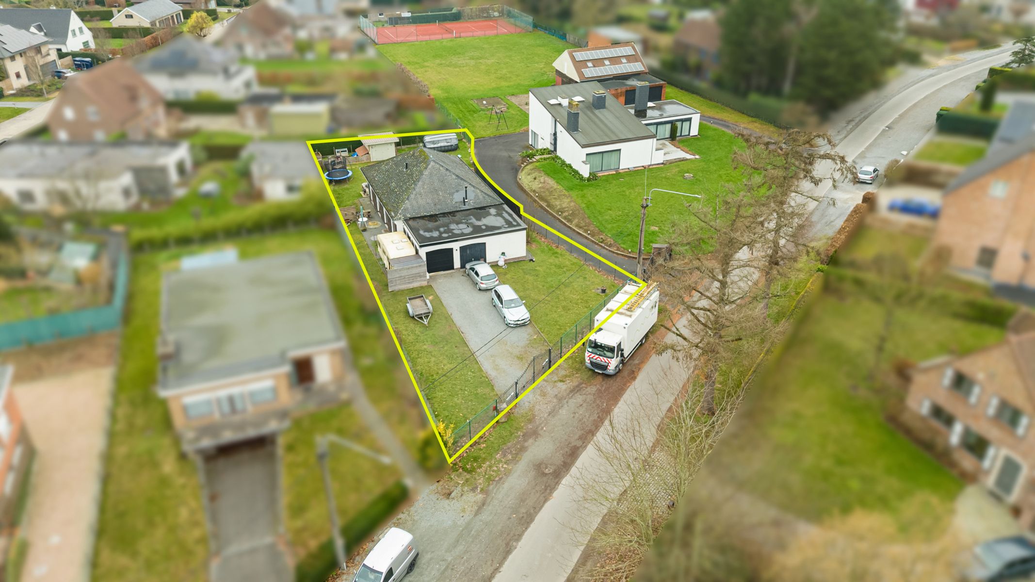 KWENENBOS: woning met 3 kamers, dubbele garage en grote tuin foto {{pictureIndex}}