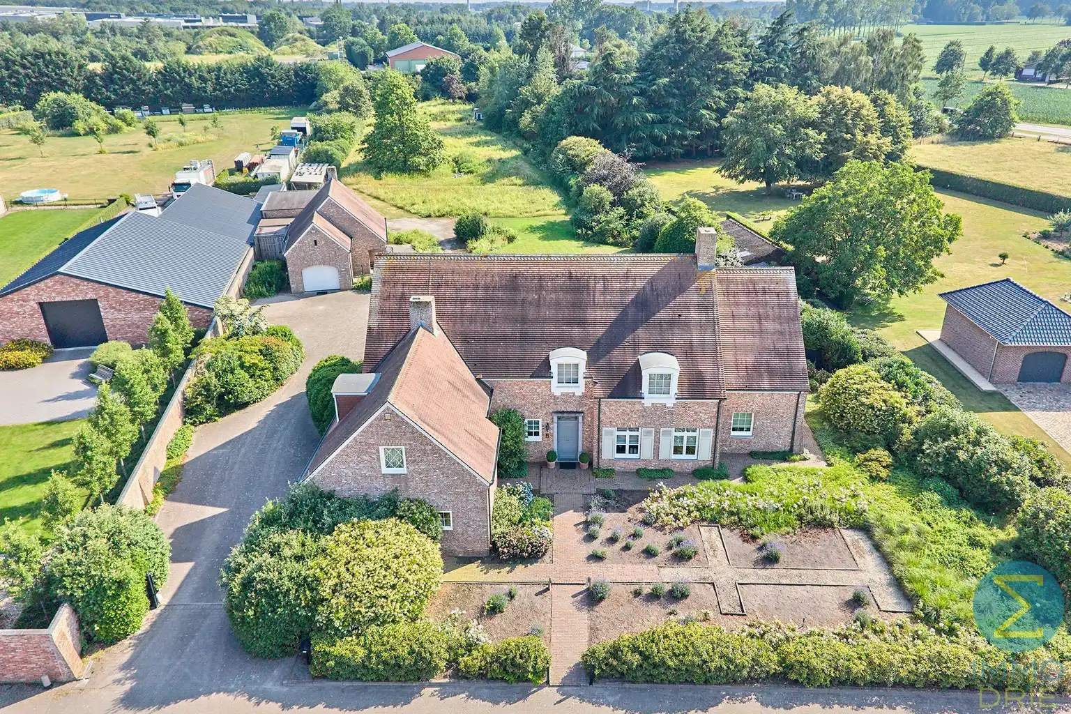Exclusieve villa met bijgebouwen op 6.660m² grond foto 24