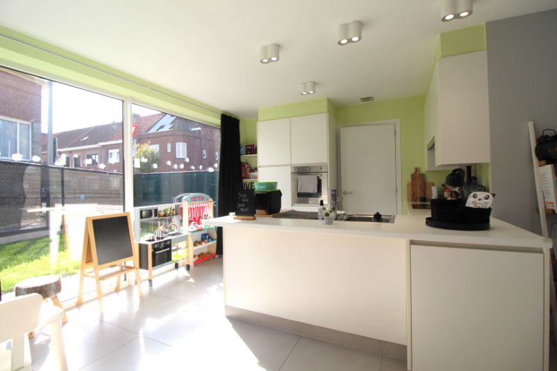 ​​​​​​​Recente halfopen woning in centrum van Heule foto 4