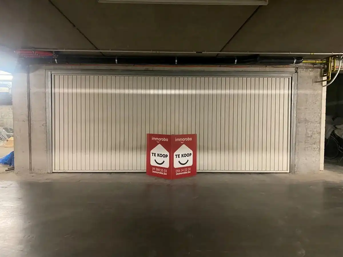 Dubbele garagebox TE KOOP centrum Waregem.  foto 2