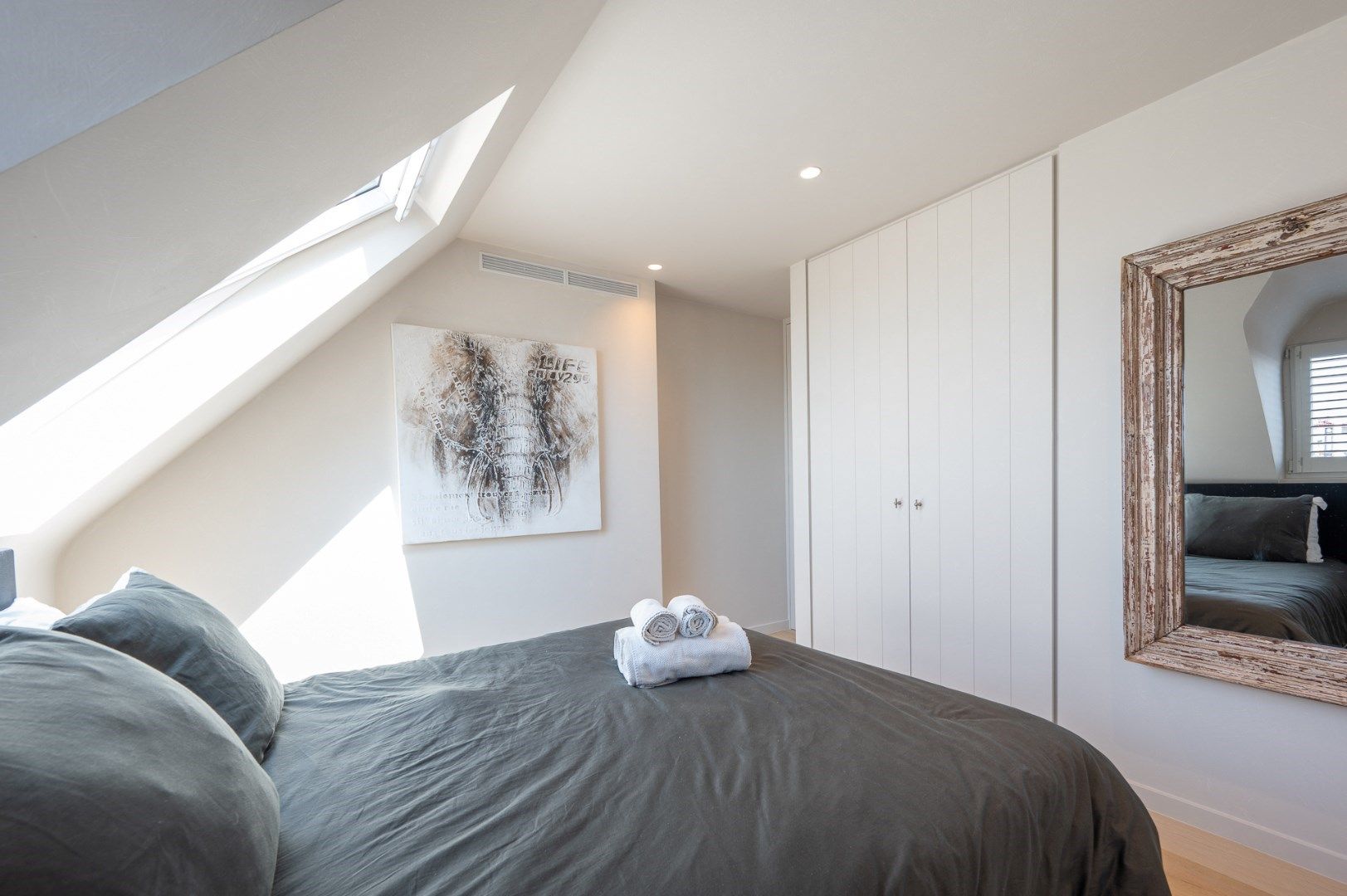 Luxueus gerenoveerd duplex dakappartement met mooie zonneterrassen gelegen in het centrum van Knokke. foto 27