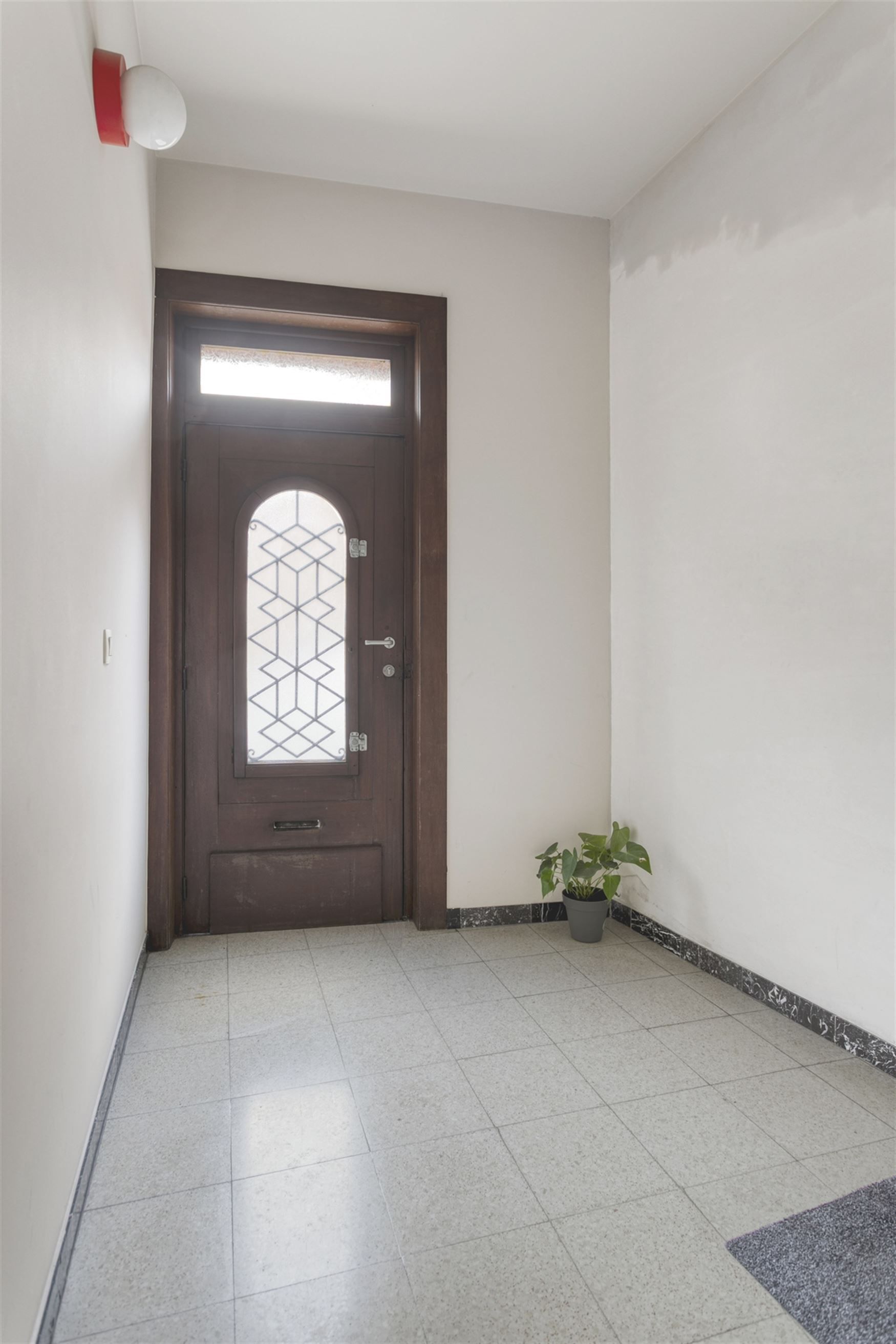 Instapklare woning met garage en conforme elektriciteit. foto 2