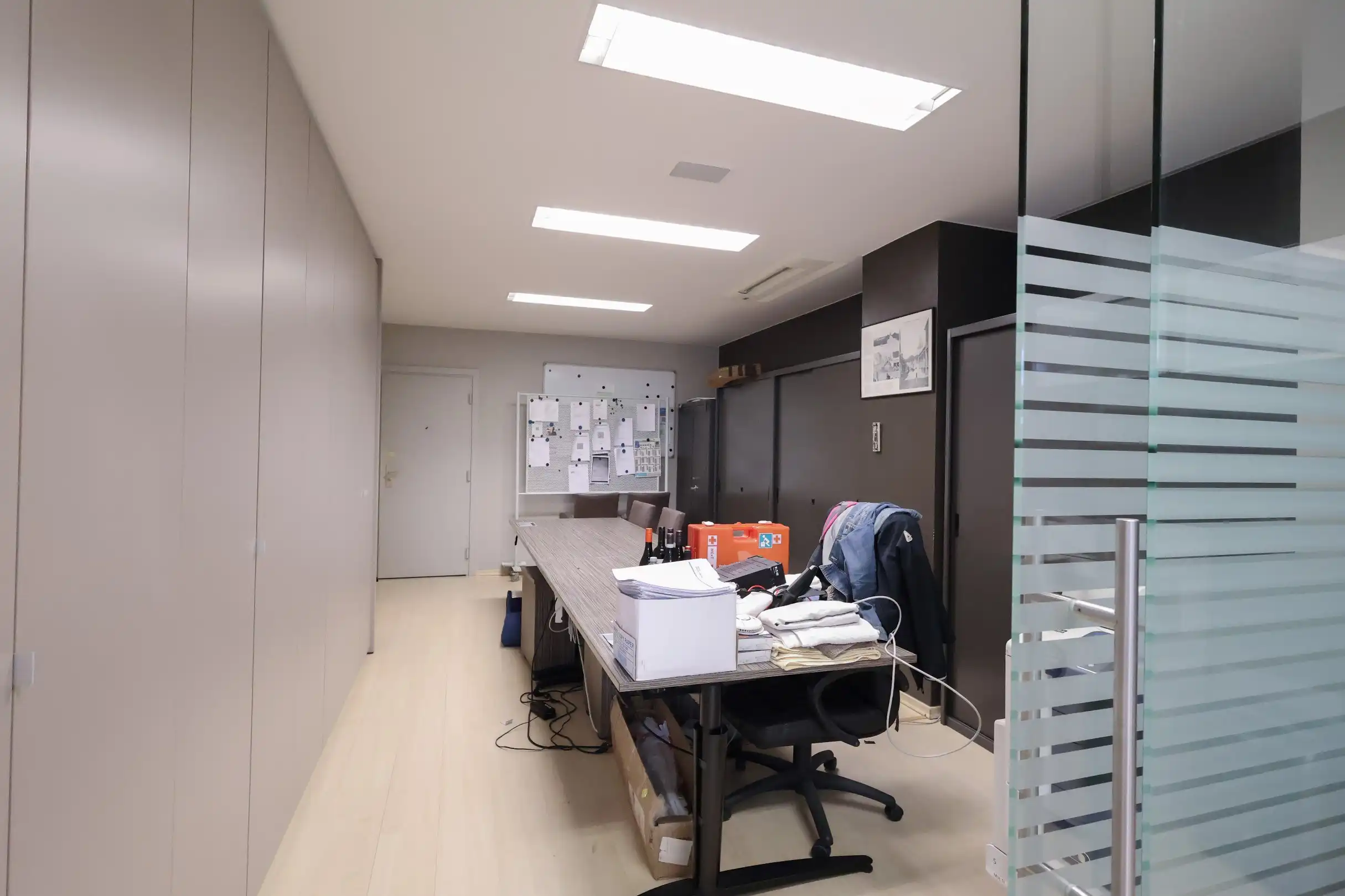 Multifunctioneel handelspand met flexibele indeling in Oostduinkerke-bad      Geschikt voor kantoor, winkel, praktijk of andere commerciële activiteiten foto 7