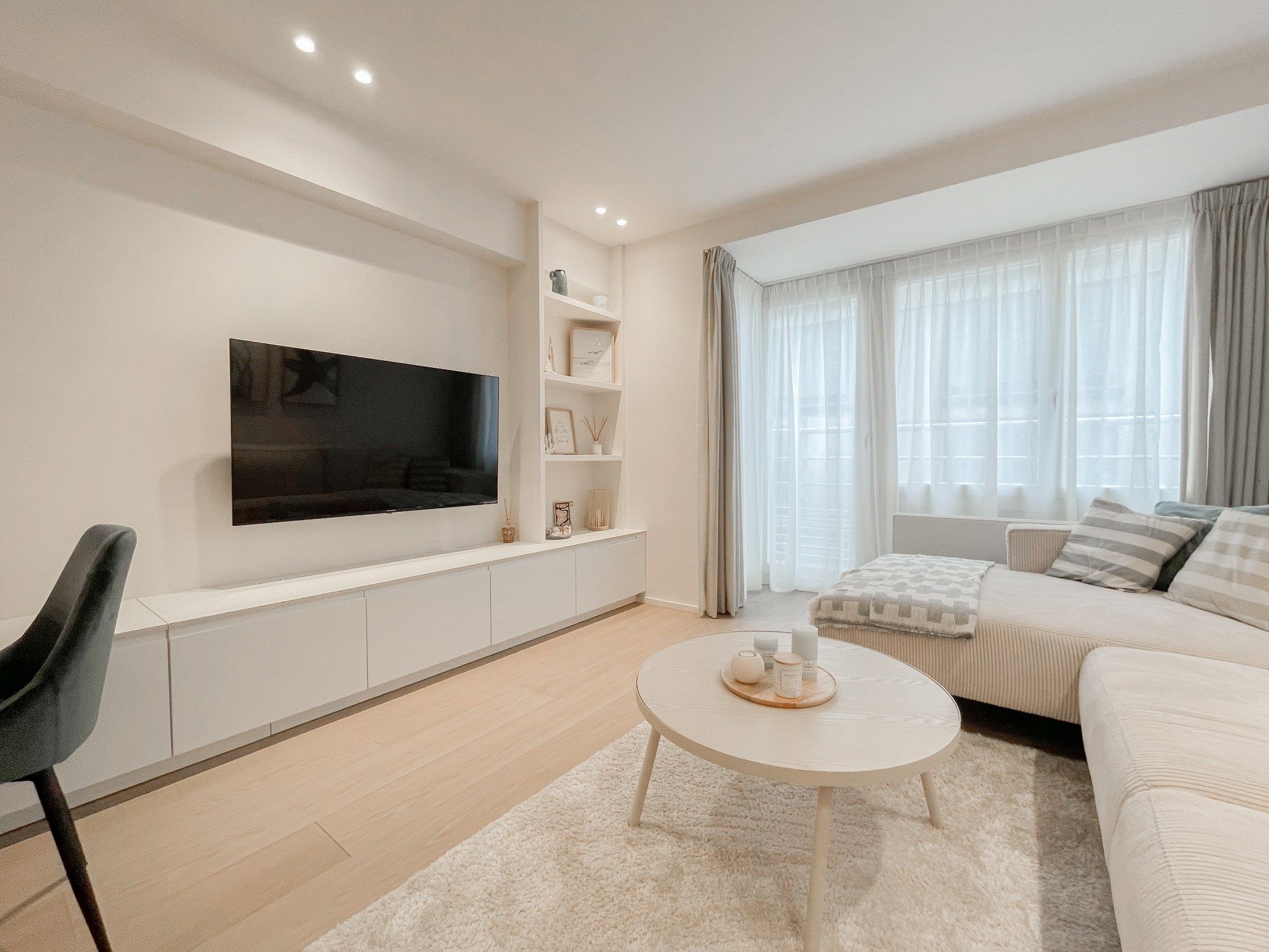 Tijdloos volledig gerenoveerd appartement gelegen nabij het Driehoeksplein en de Zeedijk. foto 4