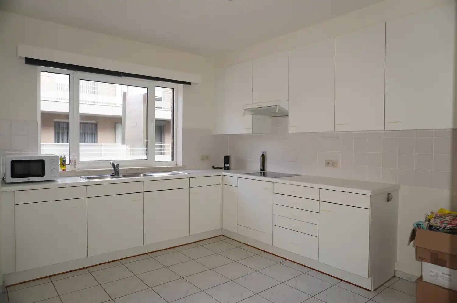 Ruim en centraal gelegen appartement van 94 m² met lift, terras, balkon en ondergrondse garage. foto 4
