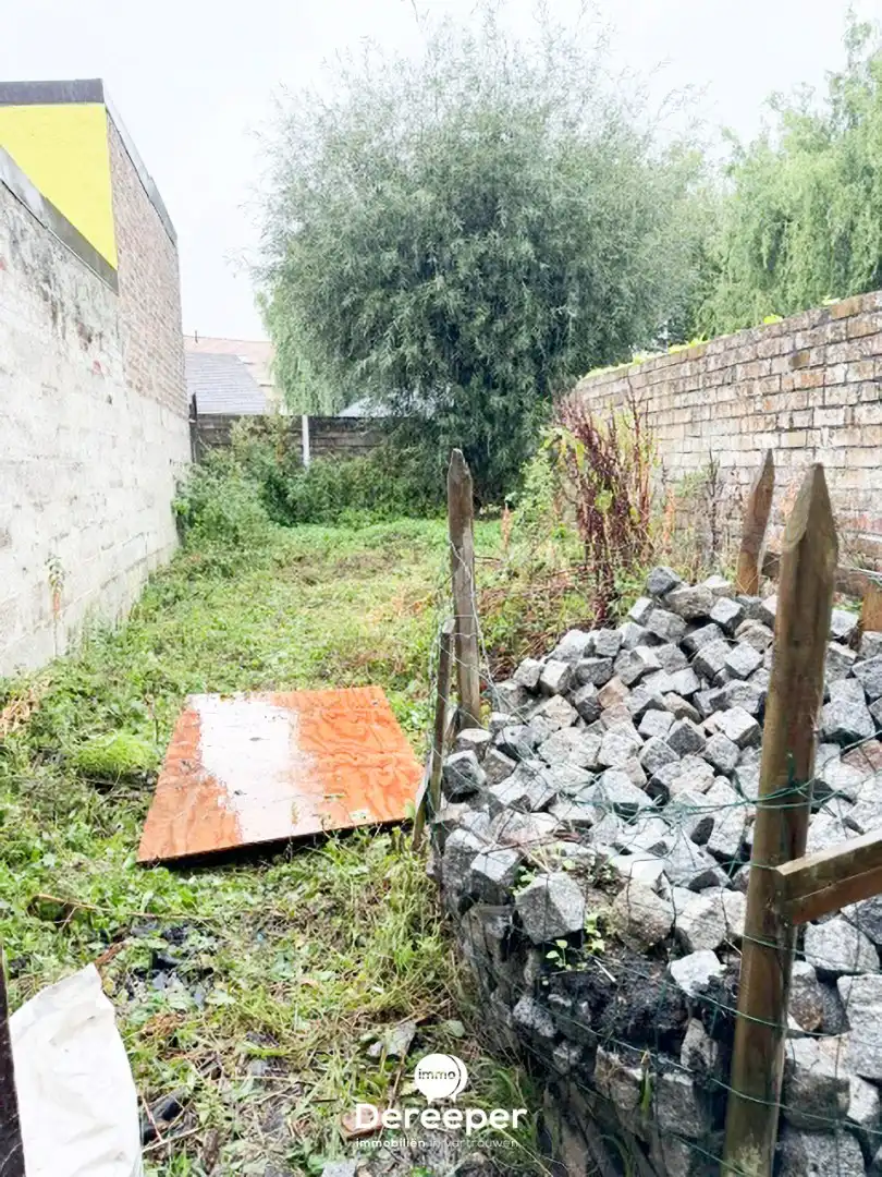 Garagebox met achterliggende grond afzonderlijk te koop foto 5