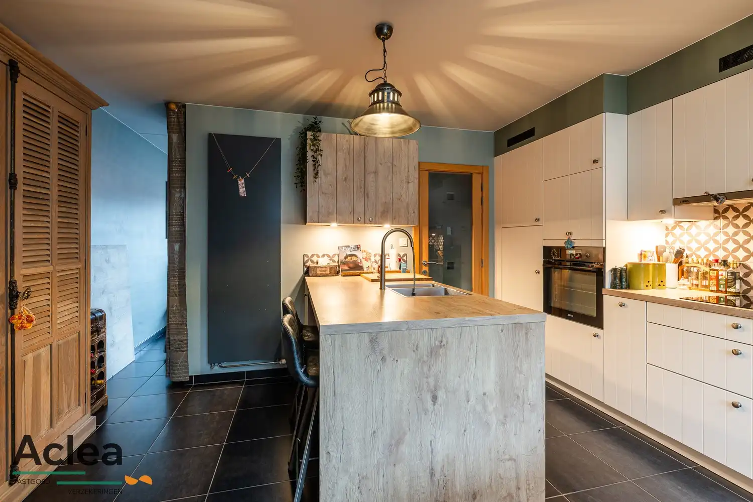 Smaakvol, ruim appartement met garage foto 5