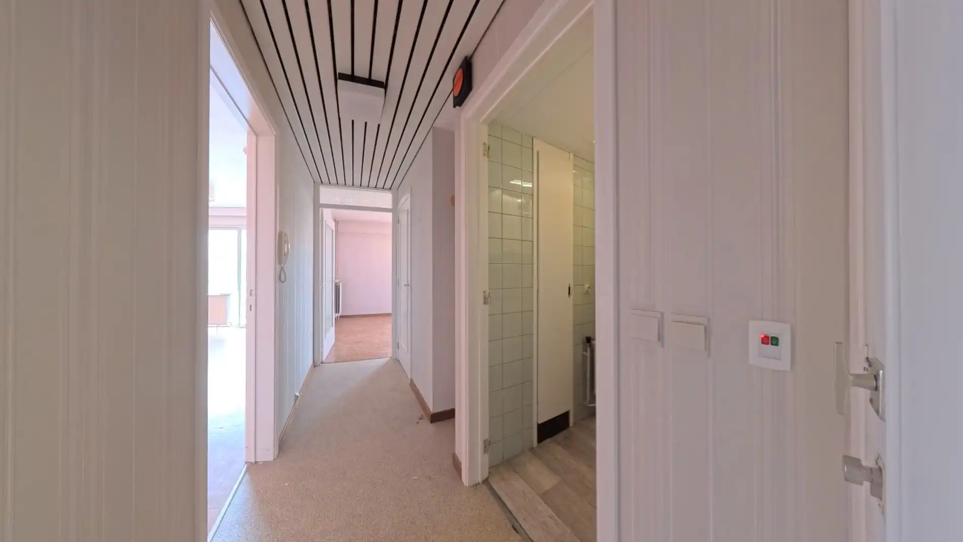 Verder te vernieuwen assistentiewoning met één slaapkamer en terras te Assebroek. foto 9