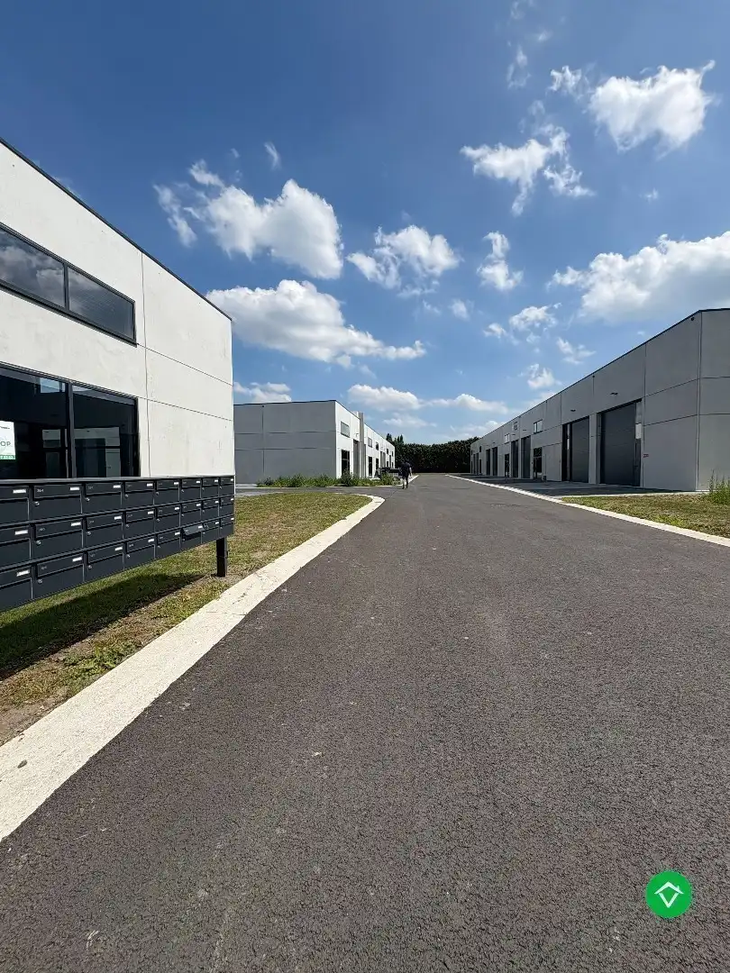 Loods te koop – 225 m² met 3 parkeerplaatsen inbegrepen op de industriezone te Ichtegem foto 8