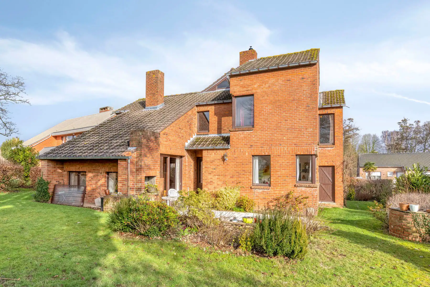 Villa met 5 slaapkamers, tuin en dubbele garage foto 4