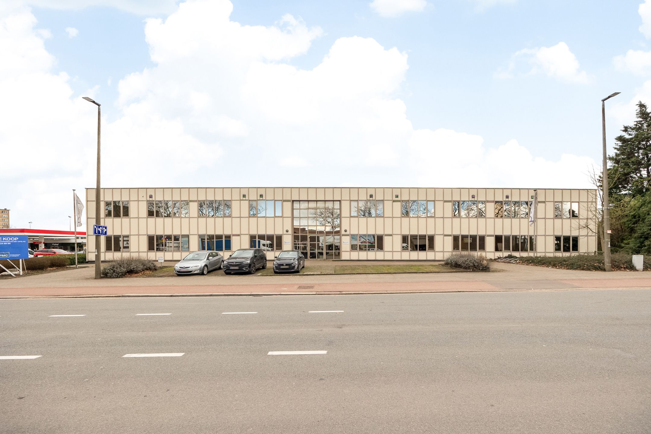 Bedrijfsgebouw te koop te Antwerpen!  foto 2