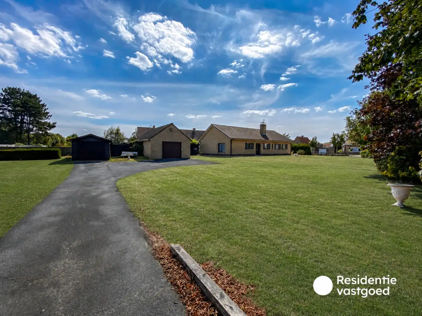 Statige gelijkvloerse villa op een terrein van 2342 m² te Oostduinkerke (Koksijde).  foto 24