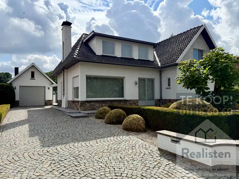 Charmant en ruim huis te koop in Stokrooie - Perfecte gezinswoning met 4 slaapkamers en een tennisplein foto 2