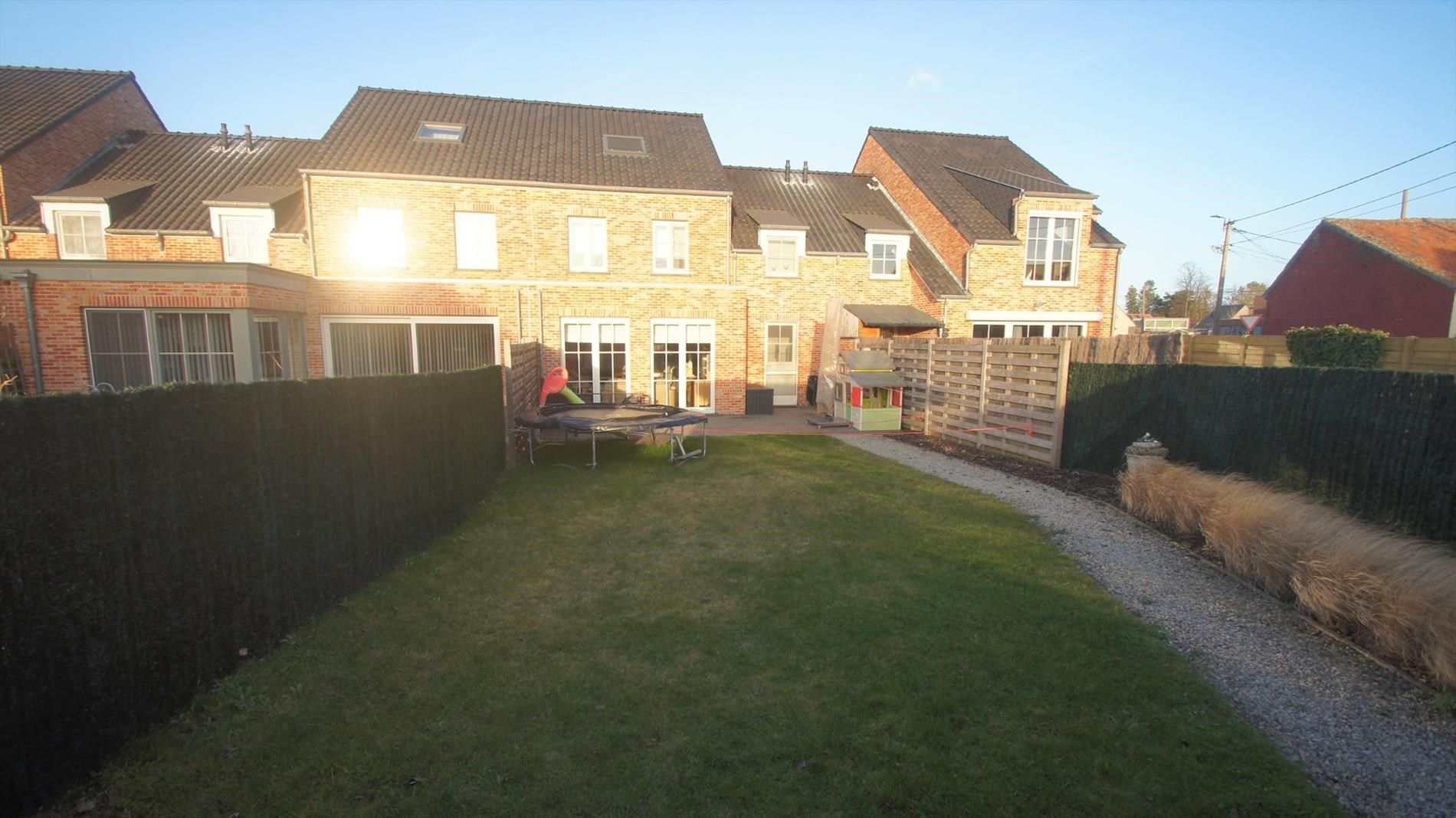 Prachtige recente rijwoning met 3 (à 4) slpks, zonnige tuin met terras en garage foto 2