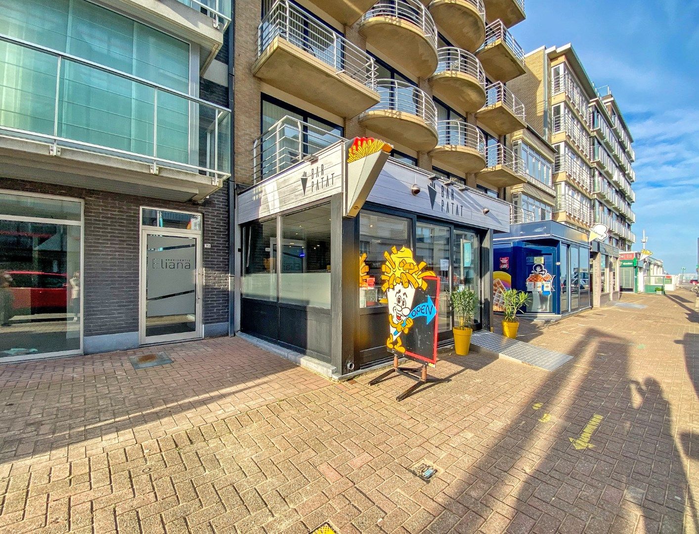 Verhuurd handelsgelijklvoers (98m²) te koop te Koksijde Sint-Idesbald.  foto {{pictureIndex}}