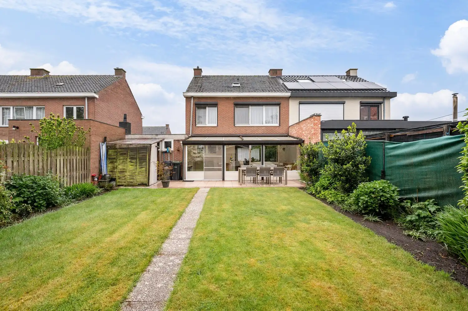 Charmante gezinswoning met 3 slaapkamers, veranda en tuin. foto 27