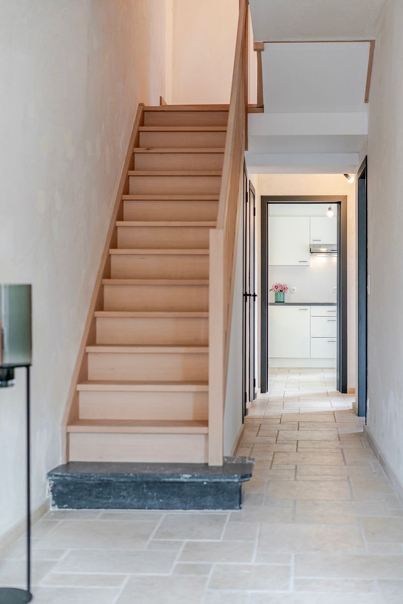 Gerenoveerde gezinswoning met 4 slpk aan station van Beernem foto 4