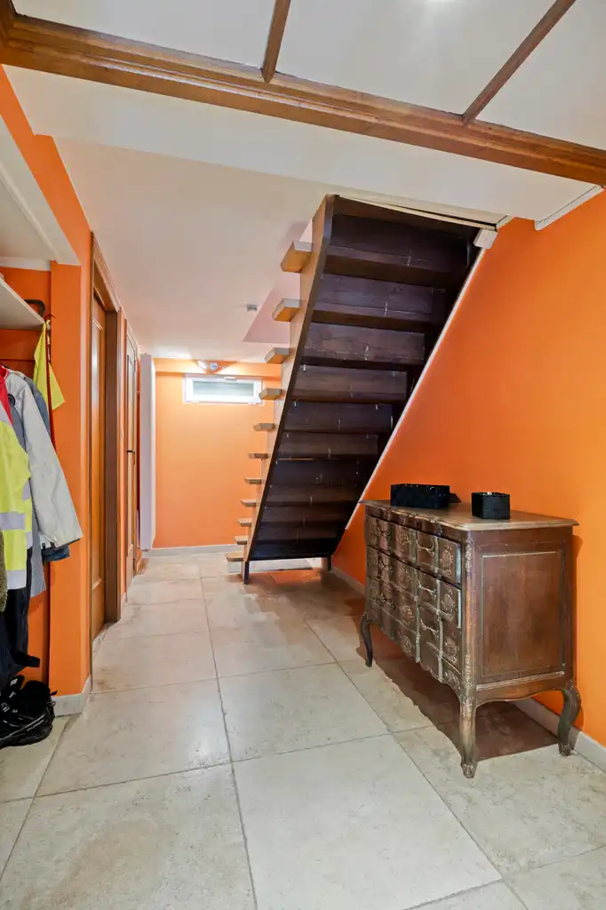 Instapklare woning met 4 slaapkamers, tuin & 2 garages foto 3