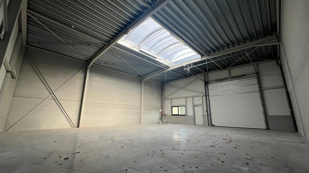 Showroom met opslagruimte te koop in Tielt foto 10