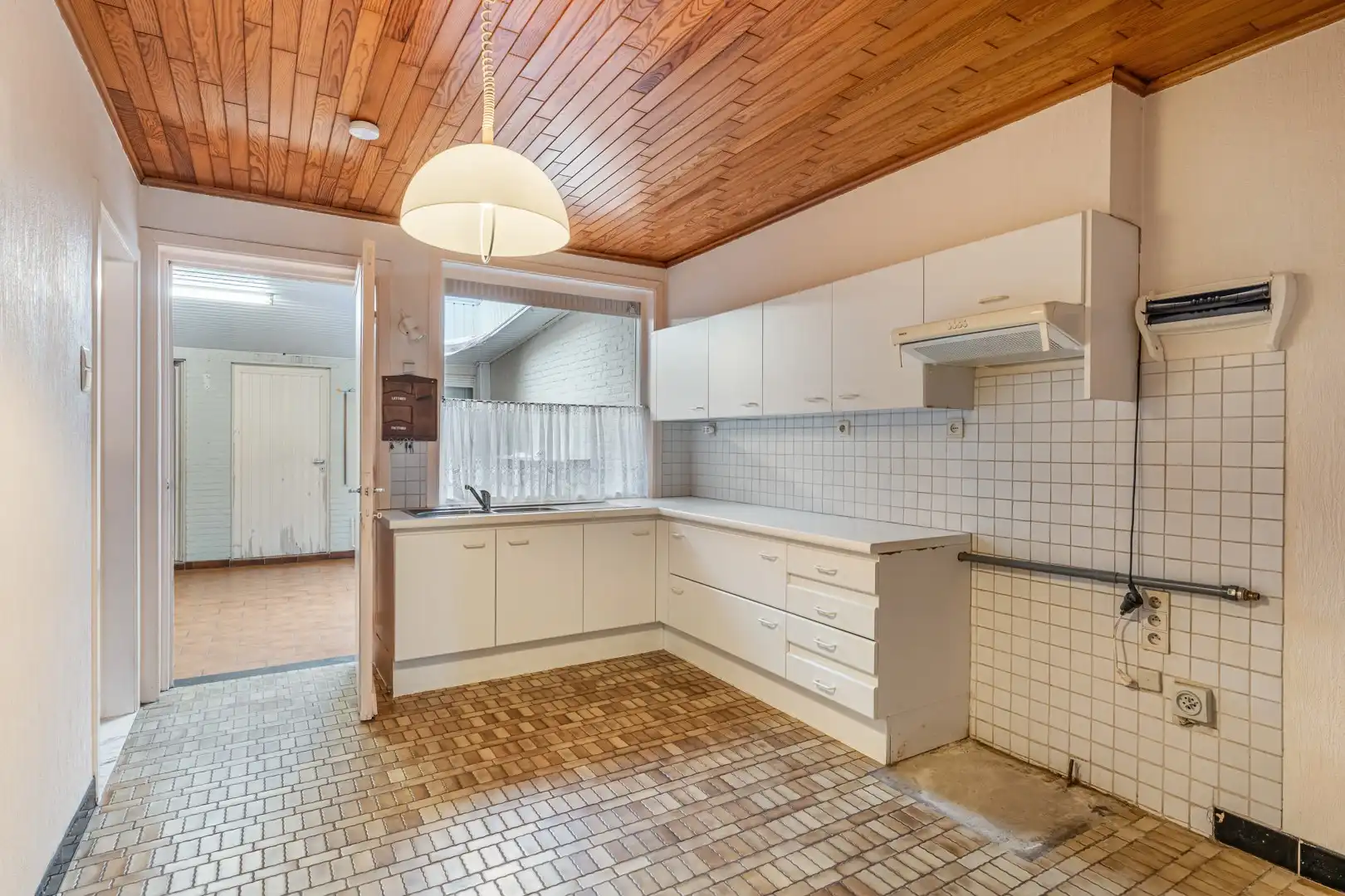 Te renoveren woning op leuke locatie! foto 4