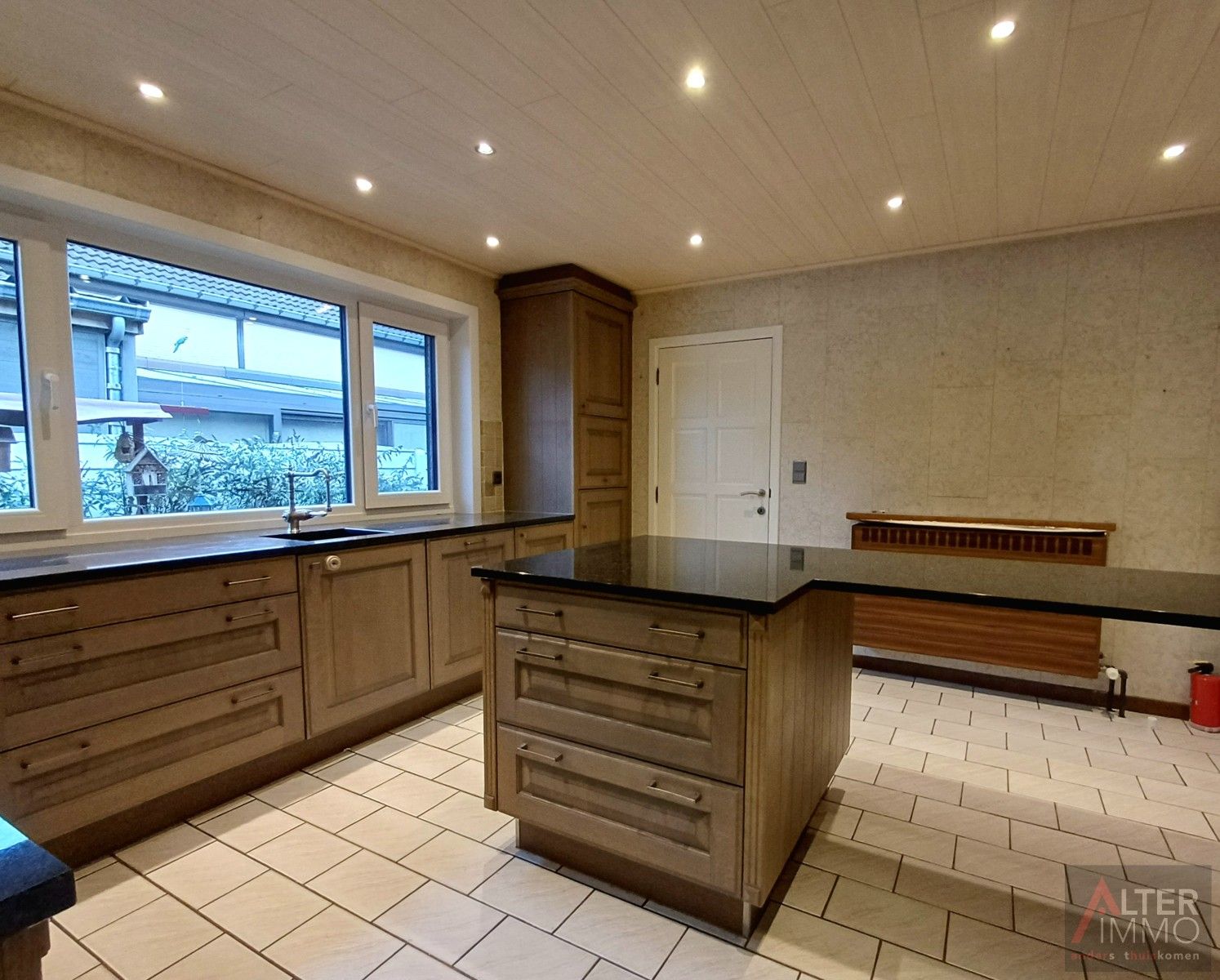 Instapklare woning, 3/4 slpks, ruime zolder en royale garage! foto 11