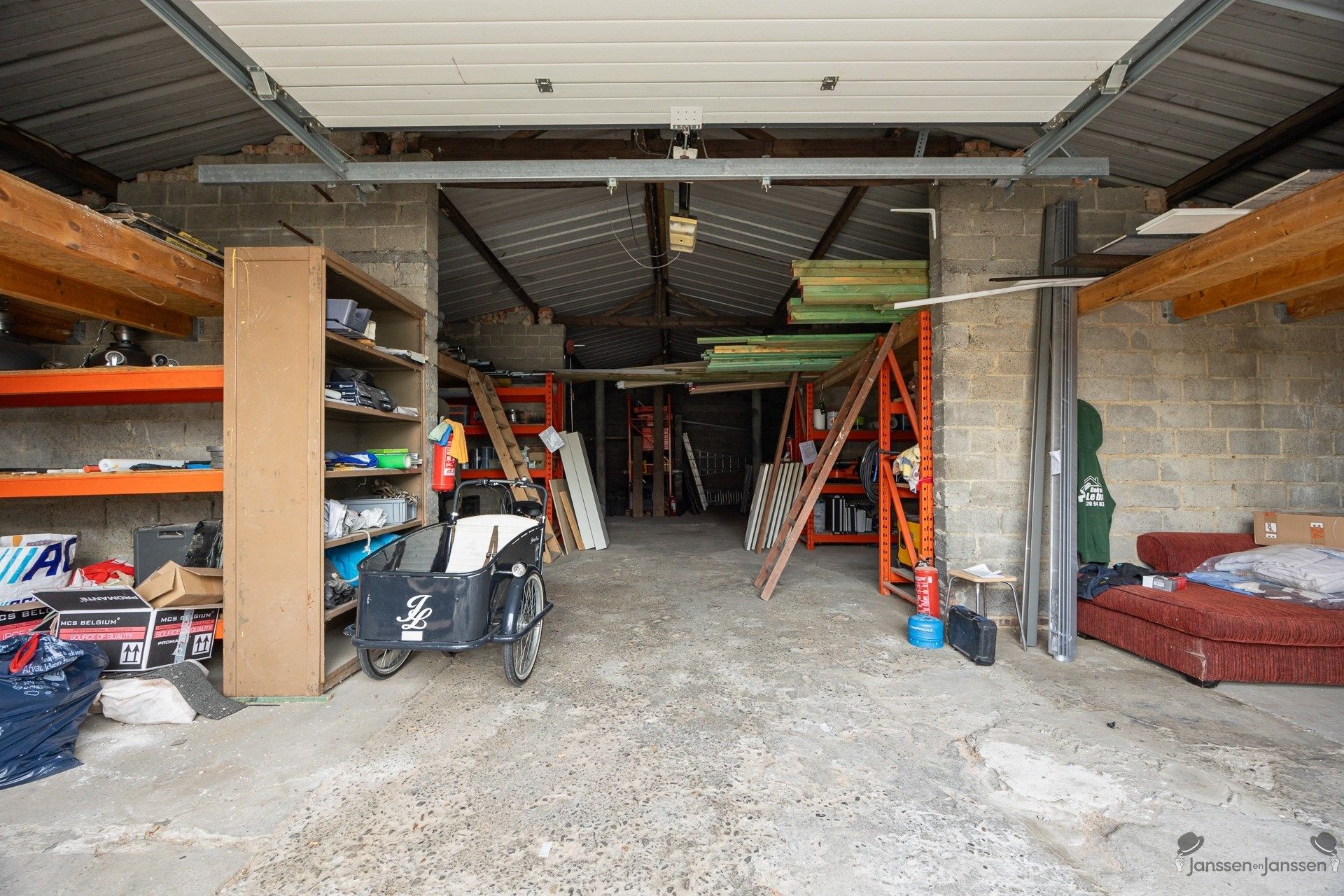 gerenoveerde woning met ruim magazijn  foto 20