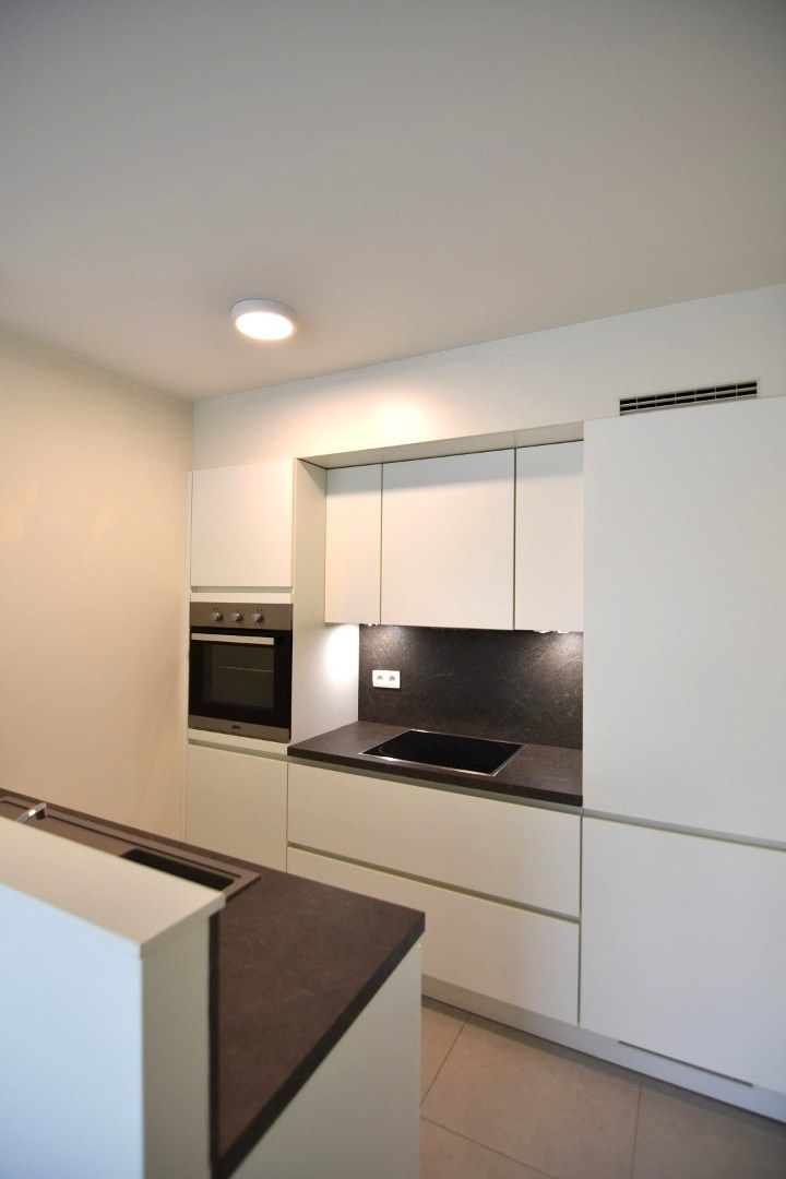 Lichtrijk 2-slpk appartement met privé parking nabij Rumbeke foto 10