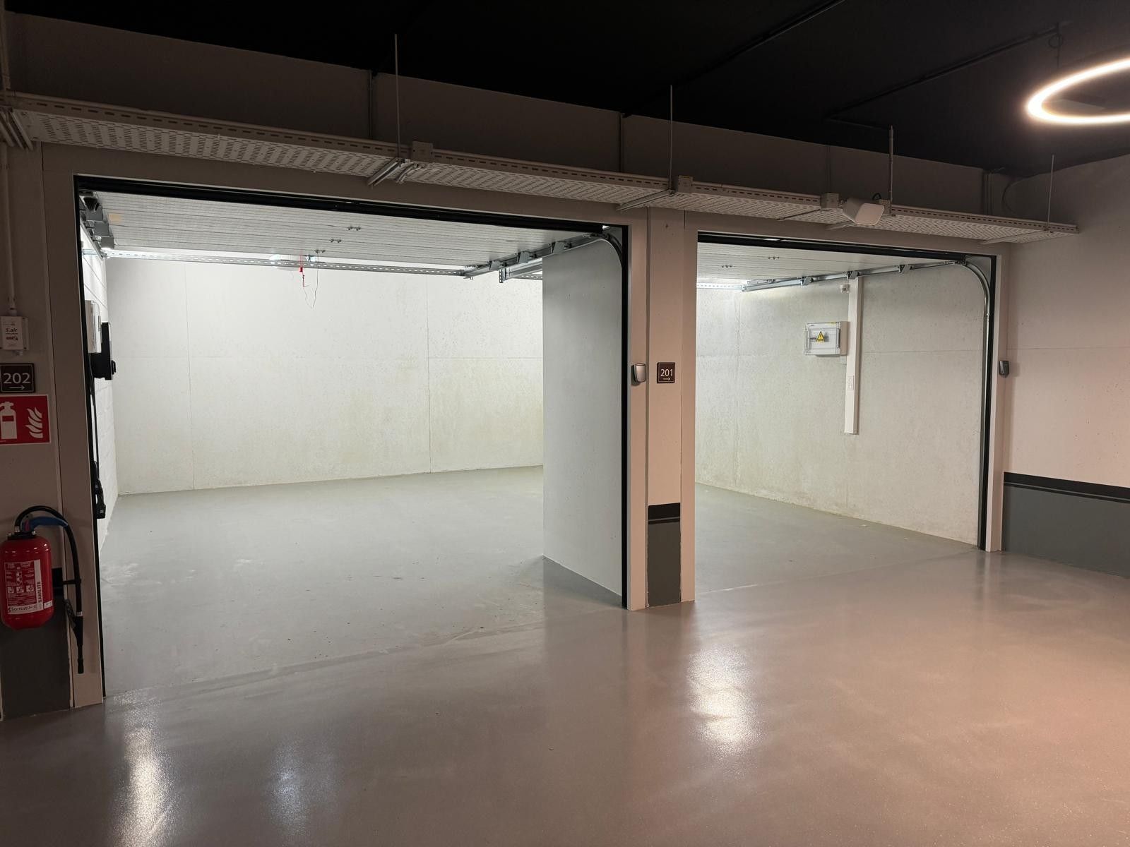 Ruime garagebox te huur onder het Albertplein! foto 3