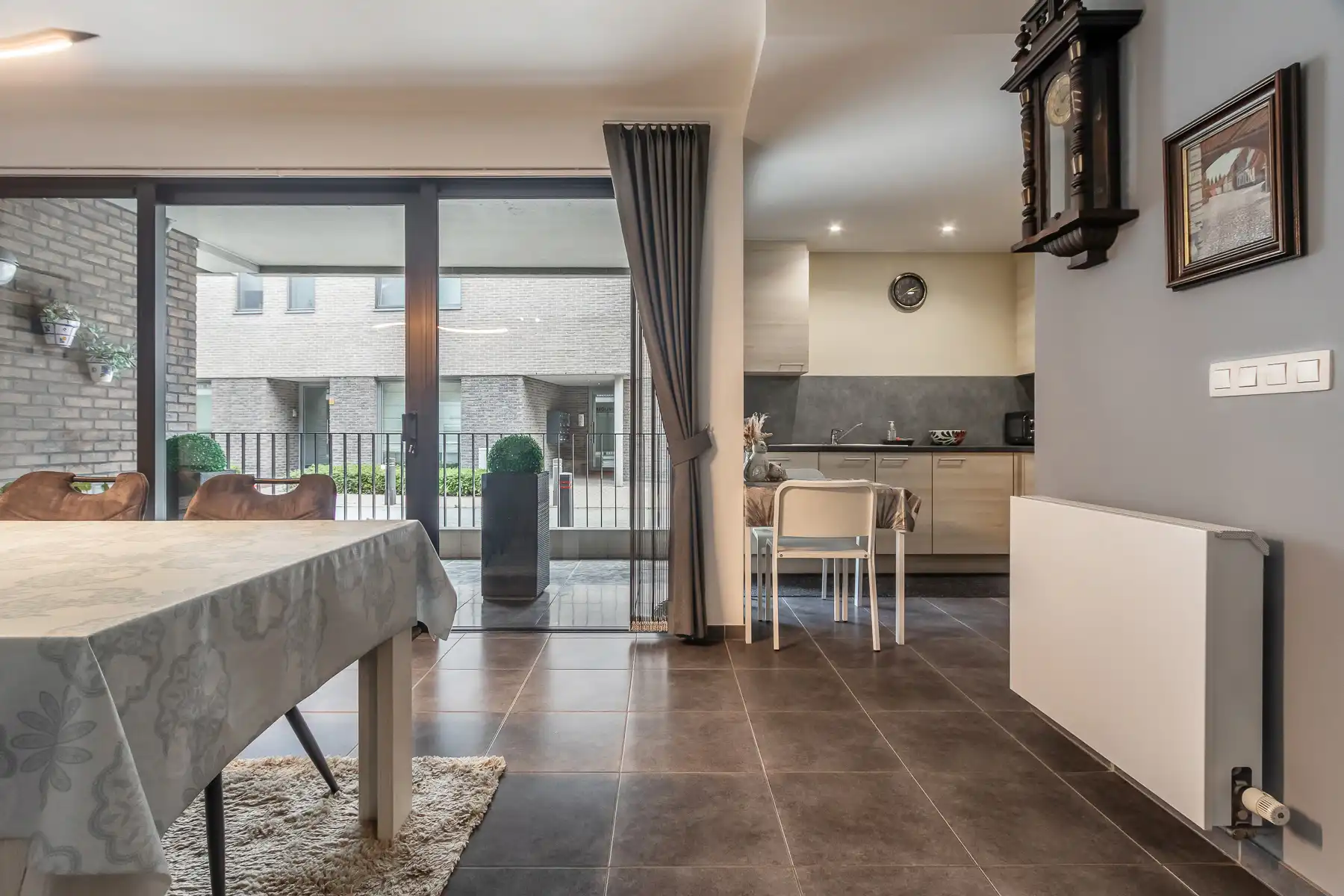 Gelijkvloersapp met 2 slaapkmrs, 2 terrassen + parkeerplaats foto 4