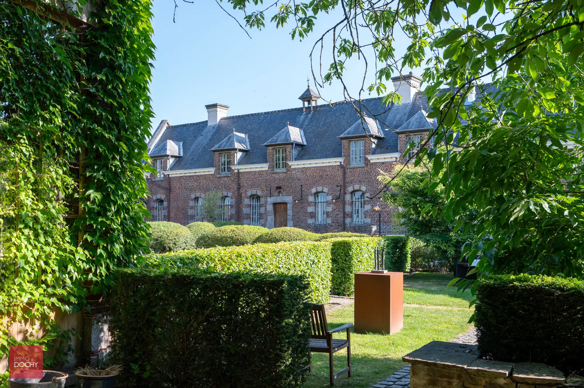Karaktervolle eigendom met restaurant en woonst foto 20