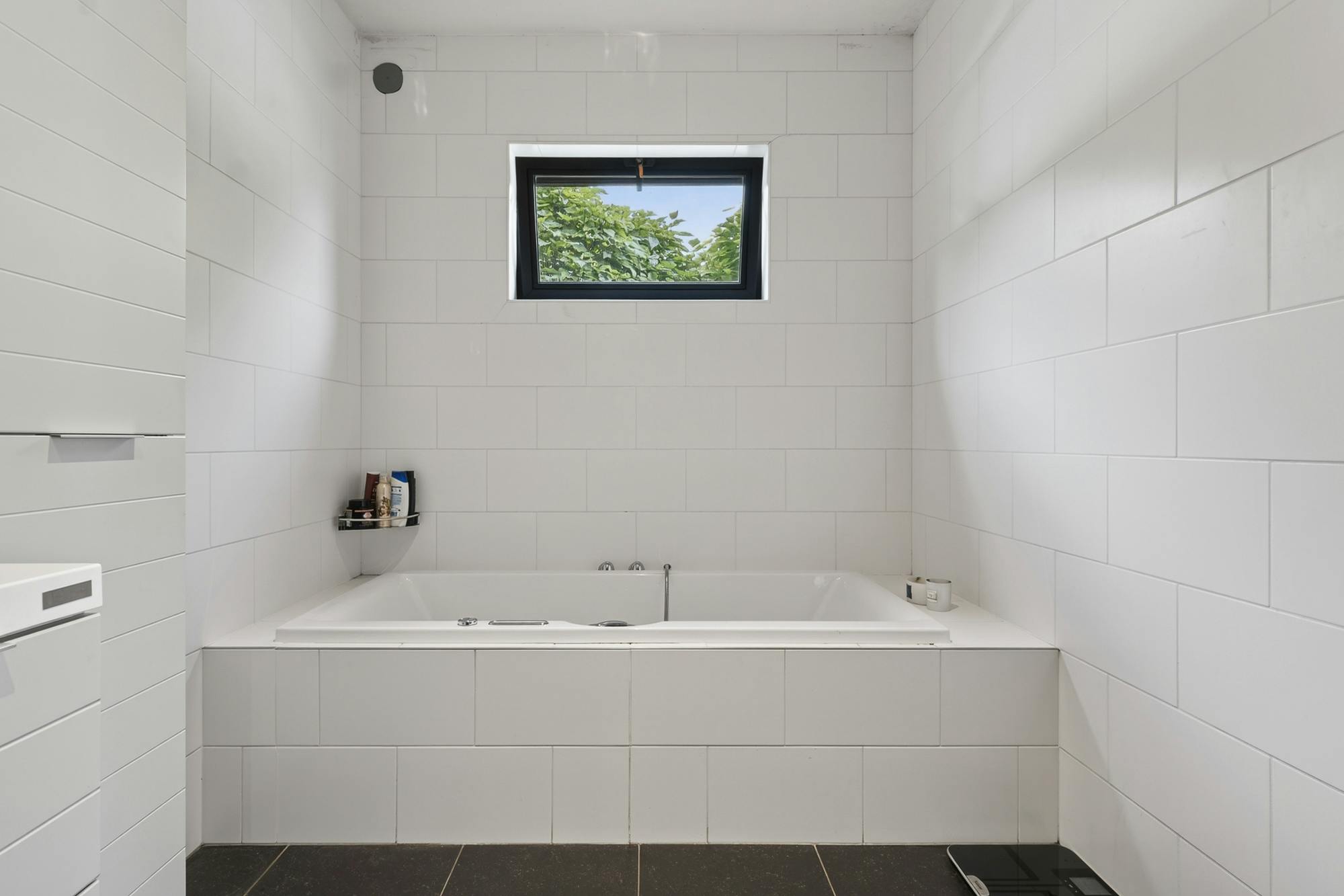 Luxe villa met exclusieve tuin en magazijn in KMO-zone foto 17