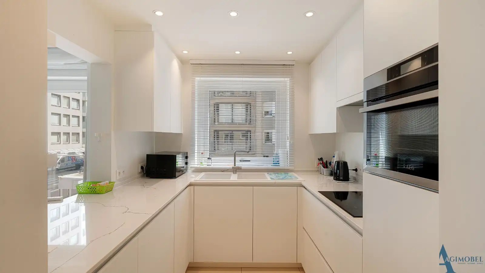 Exclusief  hoek appartement met frontaal zeezicht aan het Rubensplein. foto 9
