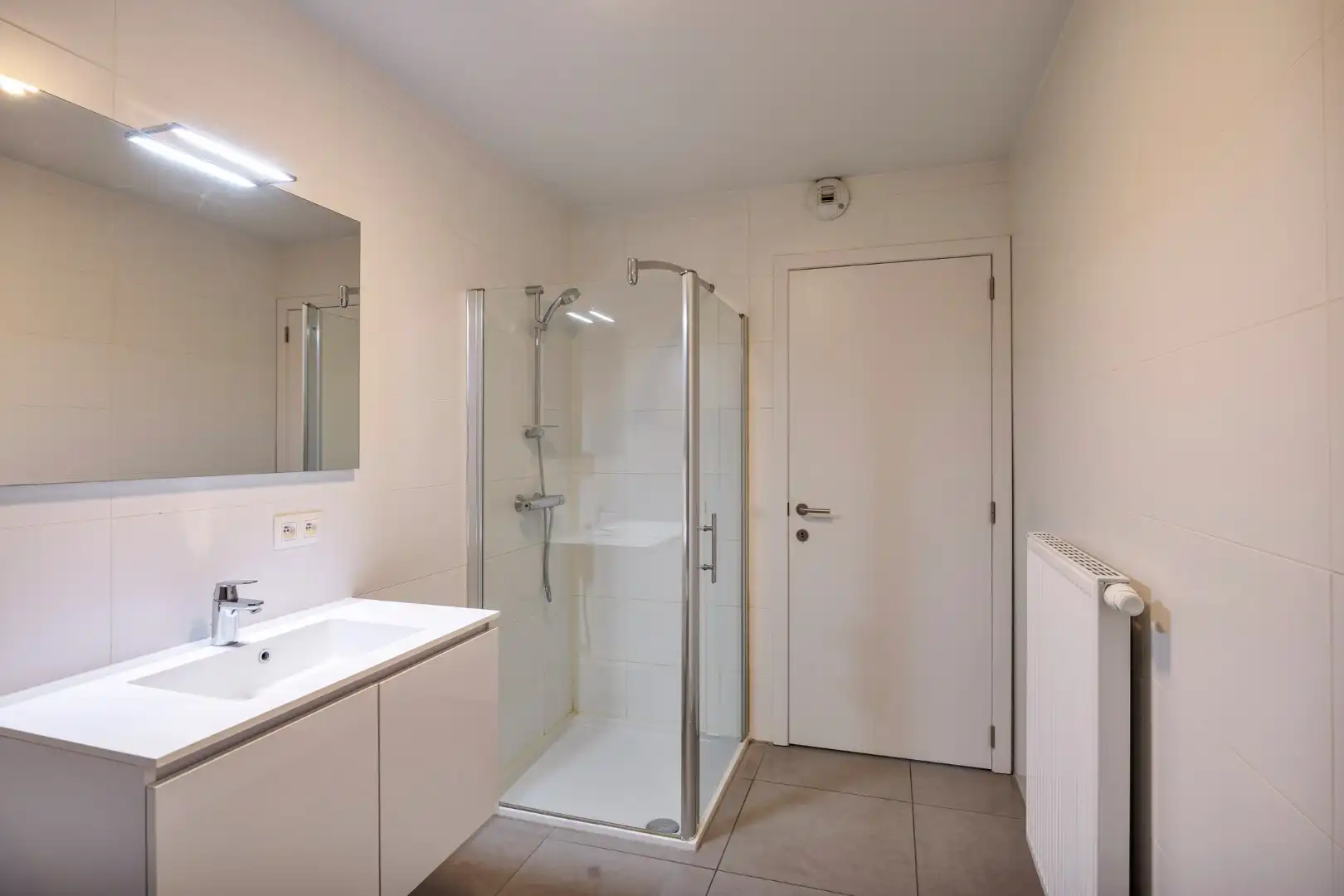 Ruim en lichtrijk appartement met 2 slaapkamers, terras en autostaanplaats vlakbij autostrade - EPC 108 kWh/m² foto 12