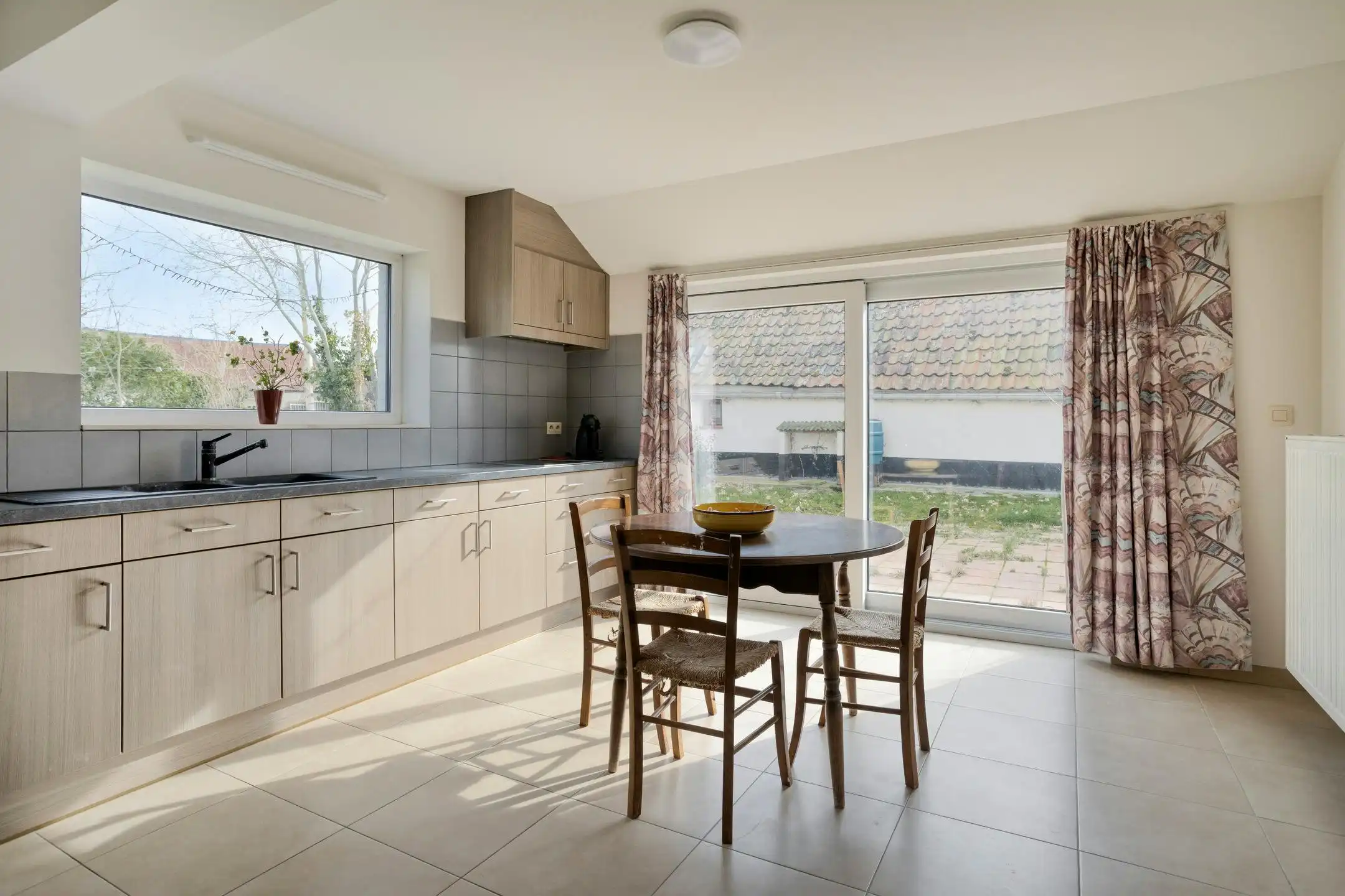 Charmante woning op ruim perceel te Jabbeke foto 6