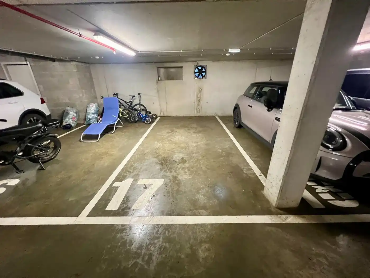 Charmant 1-slaapkamerapp. met terras en parking foto 11