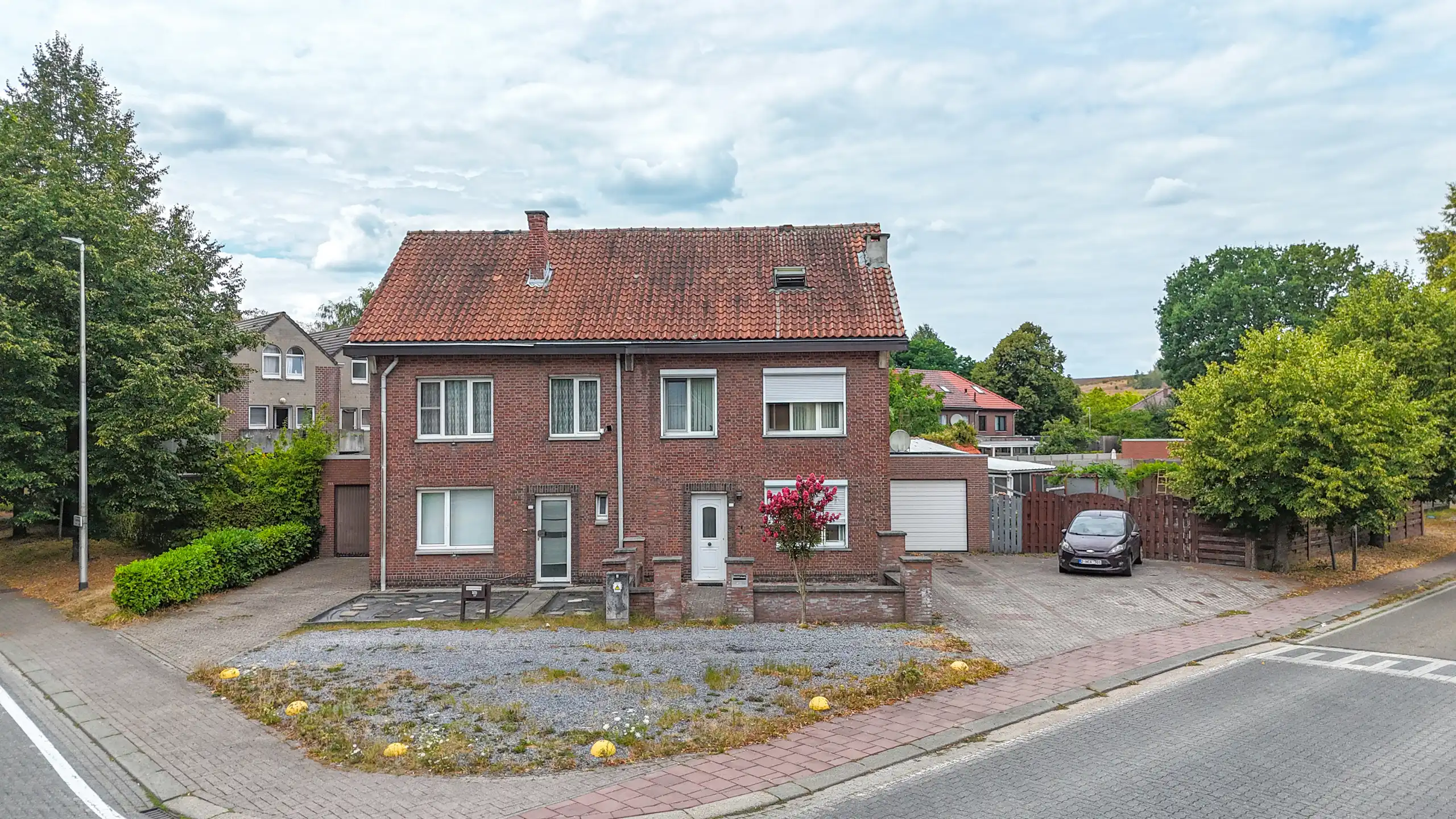 Halfopen woning met tuin, garage en 3 slaapkamers foto 29