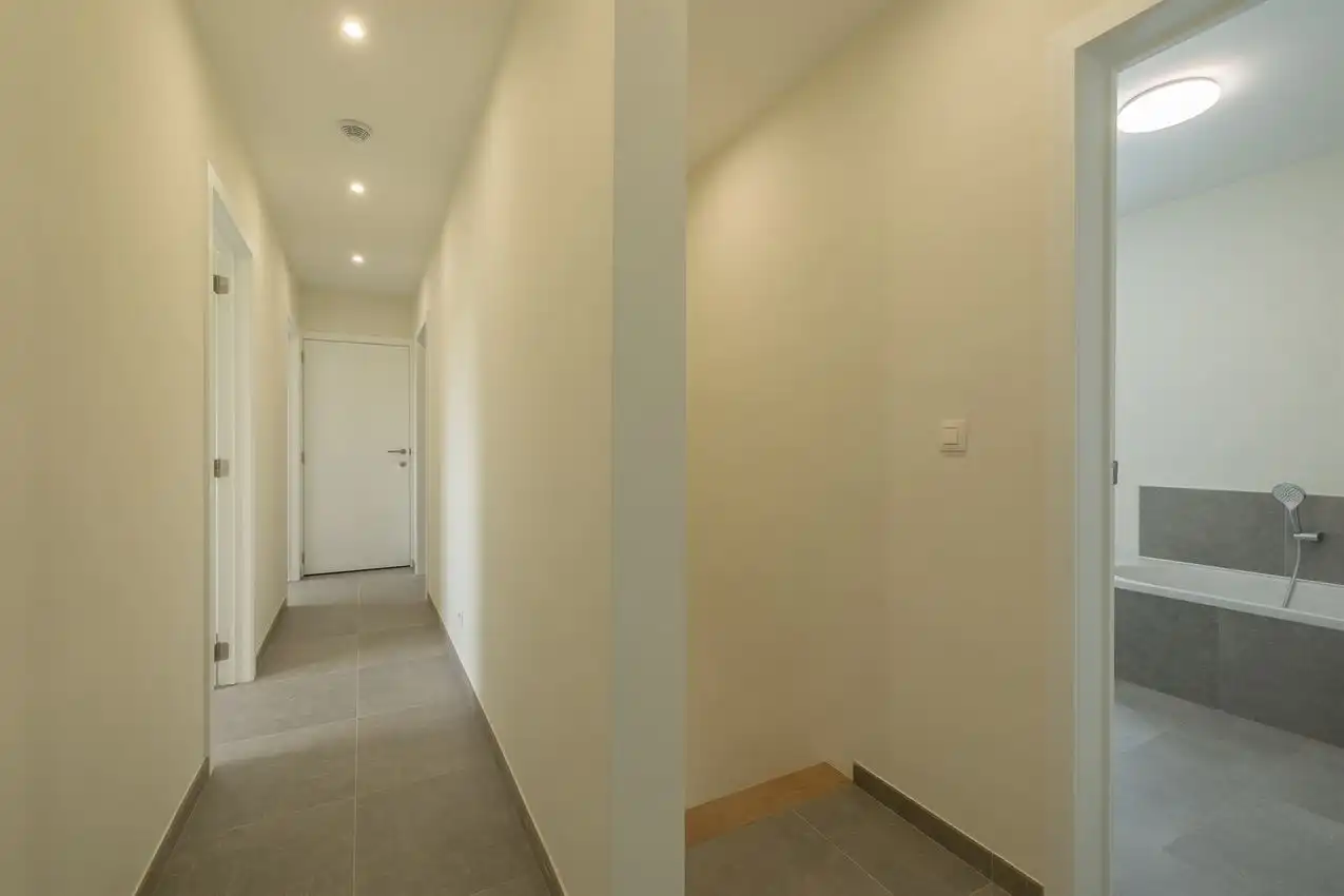 Nieuwbouwwoning, gunstig gelegen, 3 slpk, tuin, carport foto 23