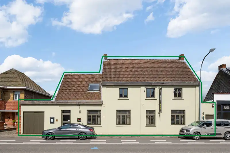 EIGENDOM MET MOGELIJKHEDEN OP EEN TOPLIGGING in centrum van Eke! foto {{pictureIndex}}