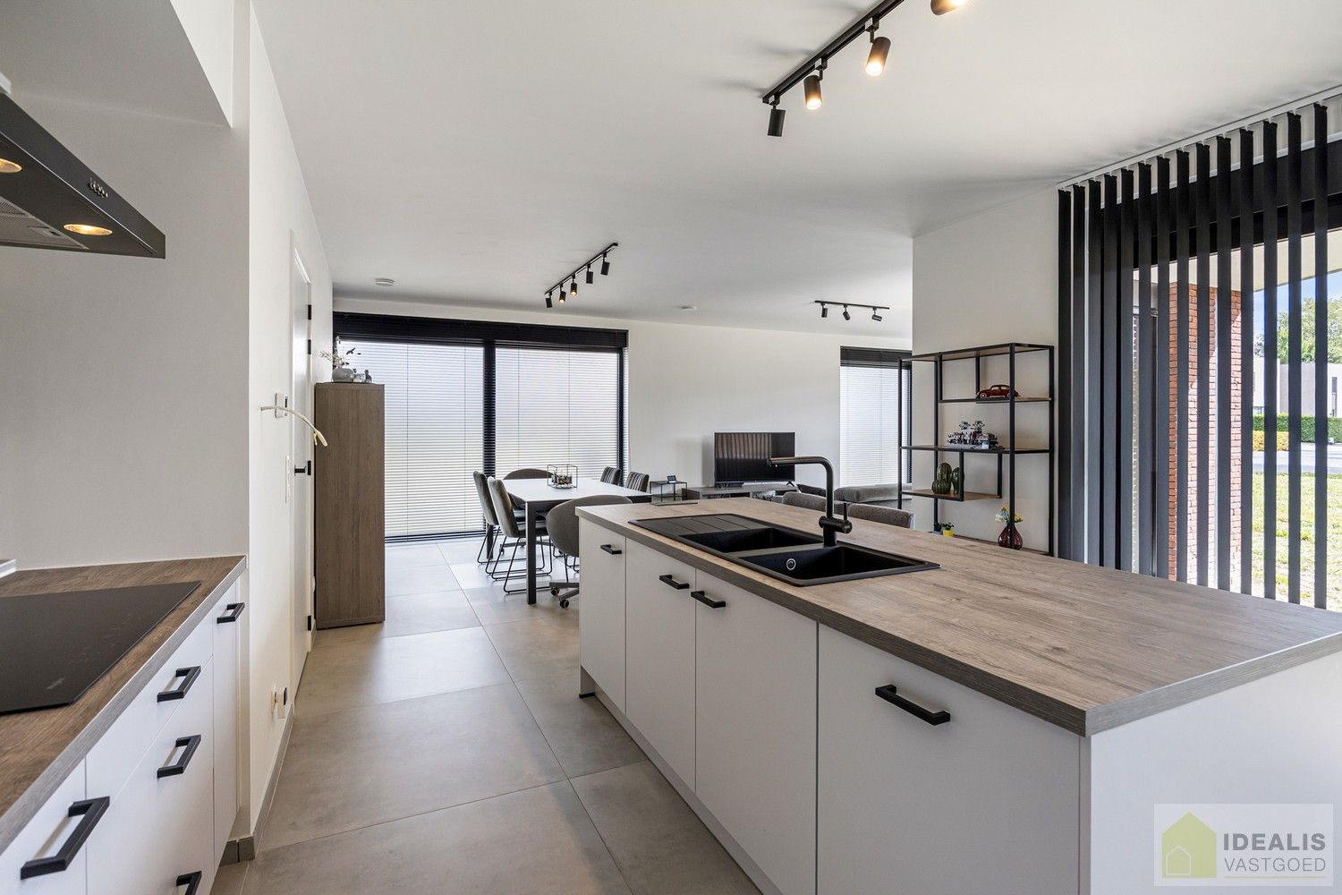 PRACHTIGE NIEUWBOUWWONING MET EEN HEERLIJK LICHTRIJKE WOONKAMER MET OPEN KEUKEN, RUIME BERGING, BUREEL, 3 SLAAPKAMERS, RUIME DRESSING EN RUIME BADKAMER VOORZIEN VAN ALLE COMFORT! EEN HEERLIJK RUIM HUIS MET EEN NAAR WENS AAN TE LEGGEN TUIN, OP EEN GEGEERDE LOCATIE NABIJ HET CENTRUM VAN PEER! foto 21