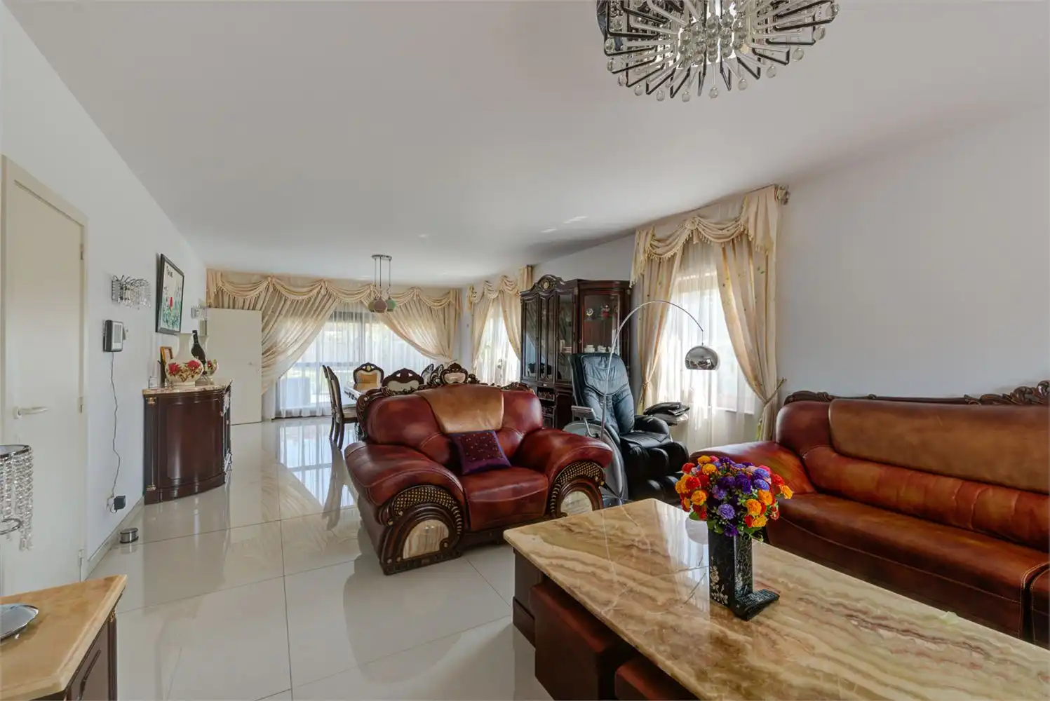 UNIEKE VILLA MET 6 SLAAPKAMERS EN 3 BADKAMERS IN VELDWEZELT foto 6