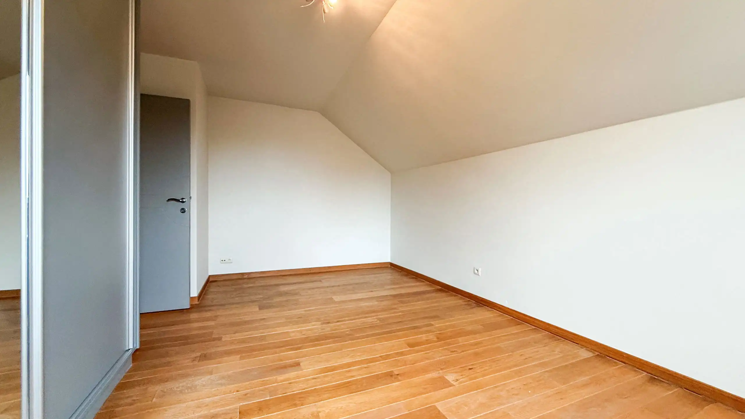 Gezellig duplex appartement met terras en garagebox in HZ! foto 19