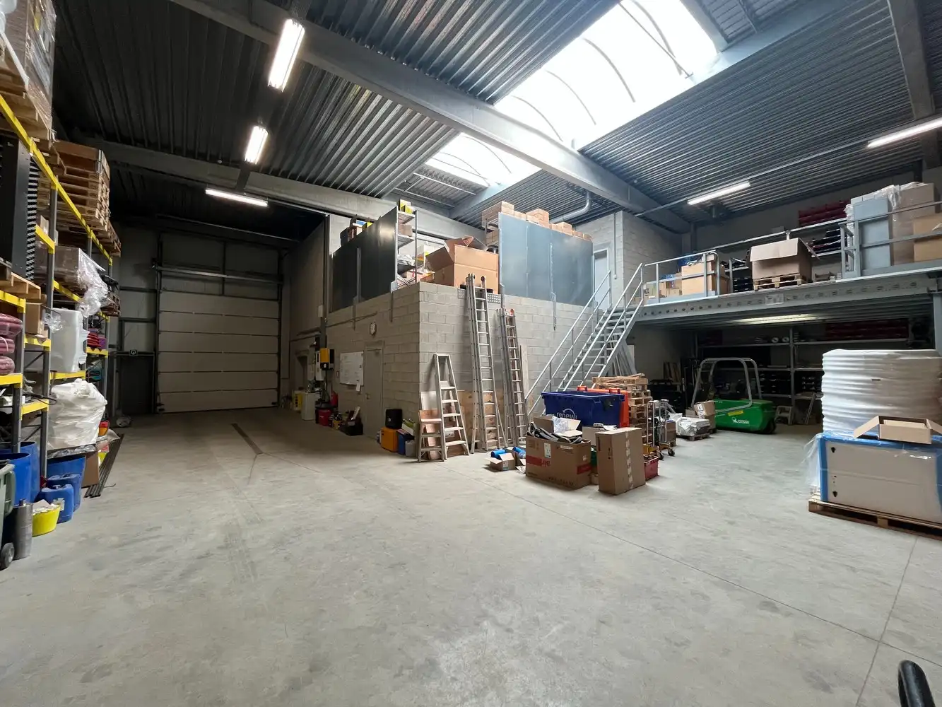 KMO-unit met kantoor foto 26