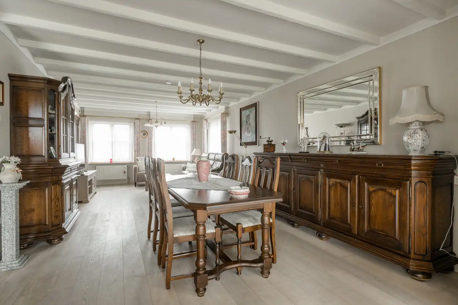 Mooie vrijstaande woning te koop vlakbij het centrum met 4 slaapkamers rustig gelegen op 10a10ca. foto 11