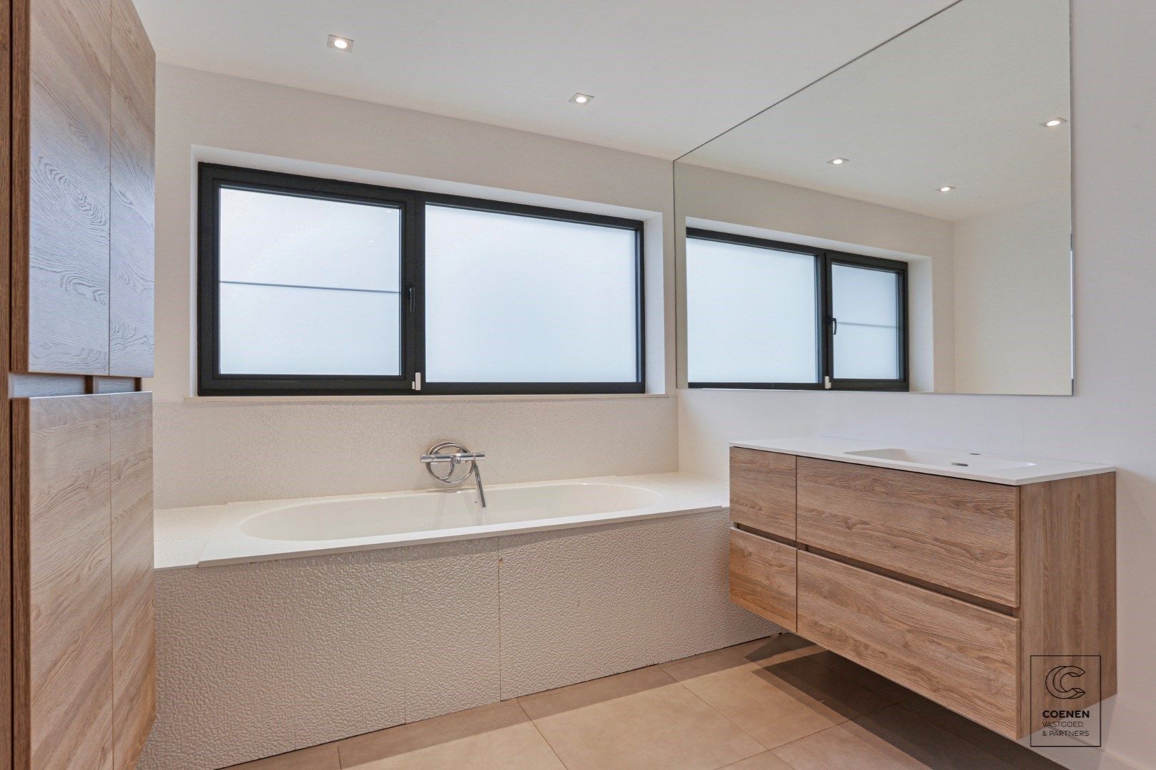 Prachtig gerenoveerde villa  met 4 slpk's, een bew. opp. van 200 m² op een uiterst rustig en groene ligging te Schilde foto 25