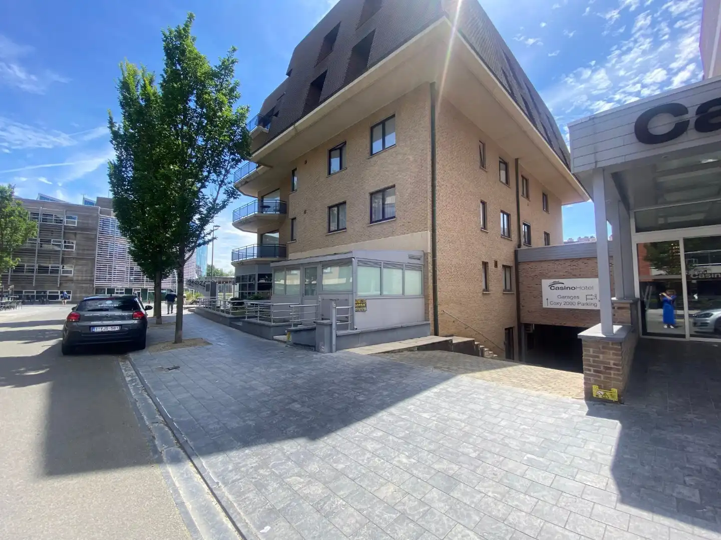 Gemakkelijke garagebox te koop in het centrum van Koksijde foto {{pictureIndex}}