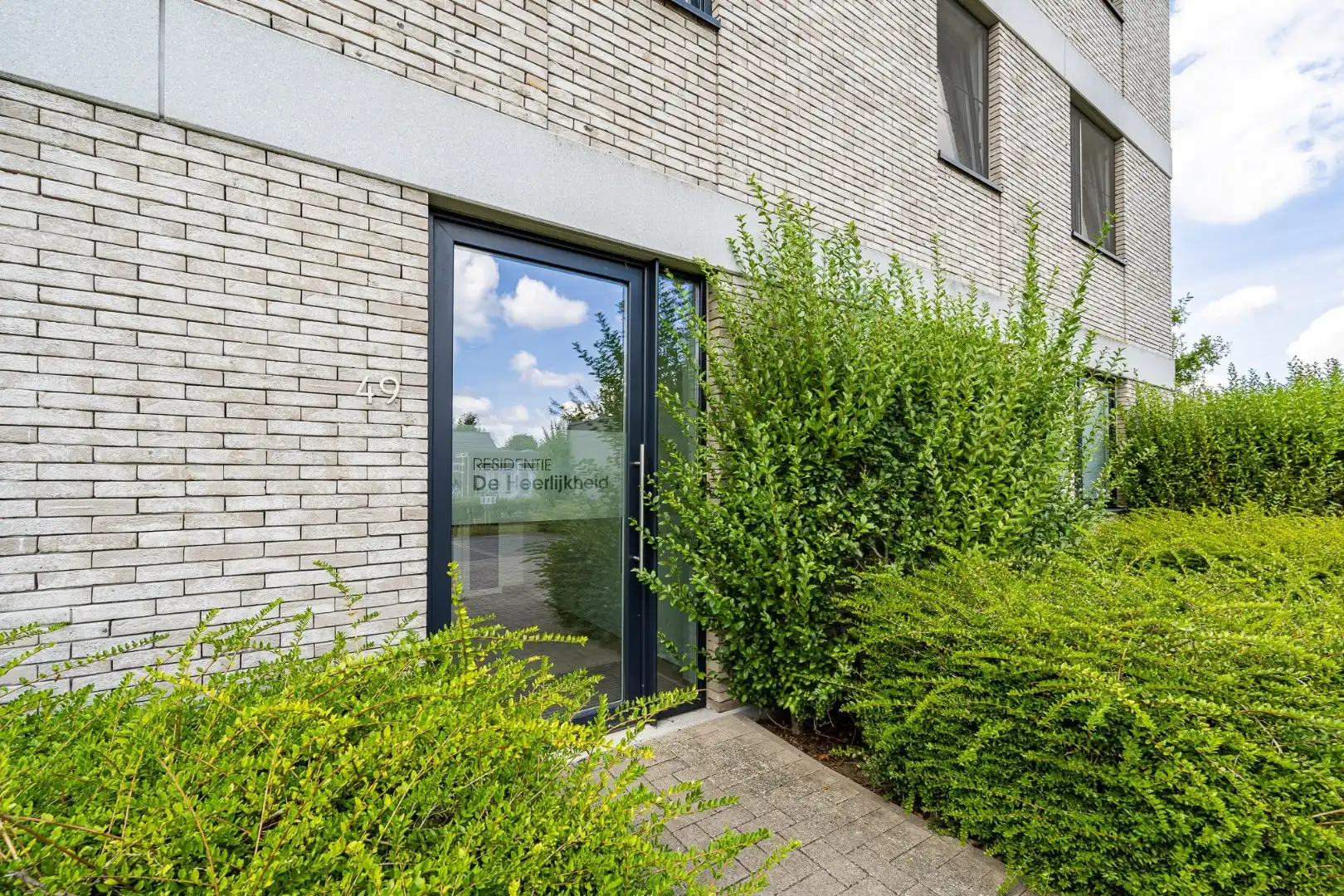 Recent, instapklaar appartement met 2 slaapkamers, terras en overdekte staanplaats in Lauwe foto 12
